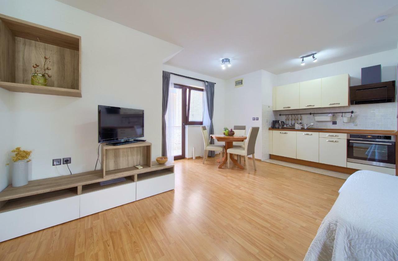 Apartments Stolfa Krk Town Exterior foto